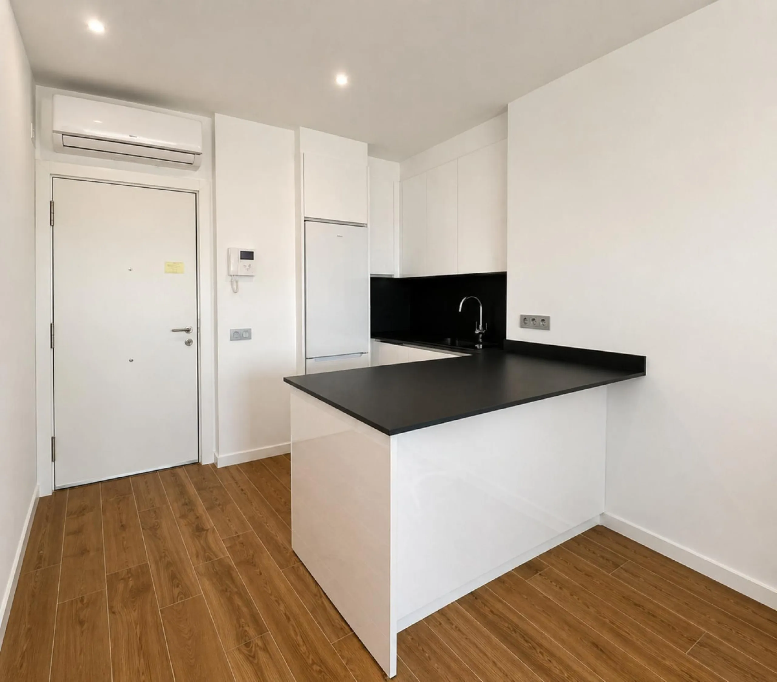 Recently Renovated 1-Bedroom Apartment with Stunning City, Sea, and Port Views