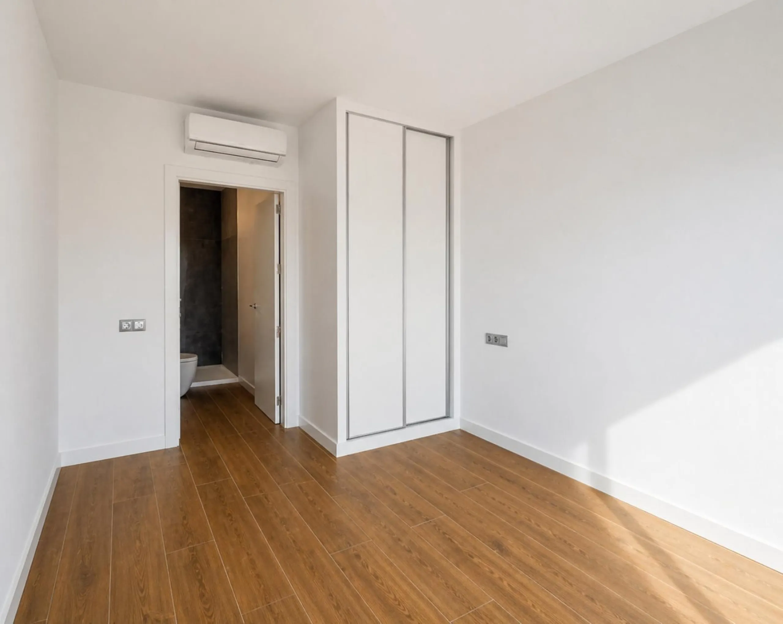 Recently Renovated 1-Bedroom Apartment with Stunning City, Sea, and Port Views