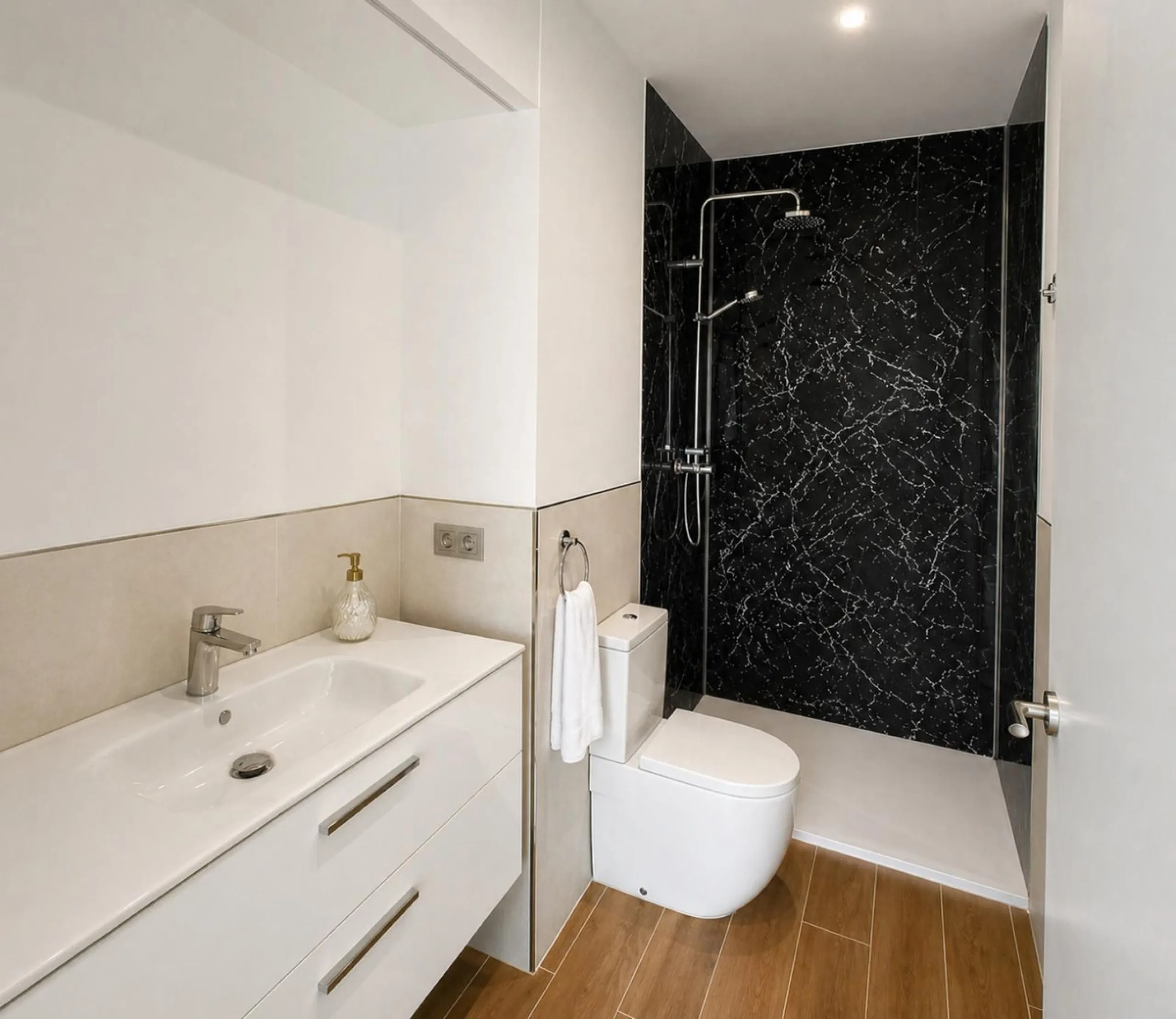 Recently Renovated 1-Bedroom Apartment with Stunning City, Sea, and Port Views