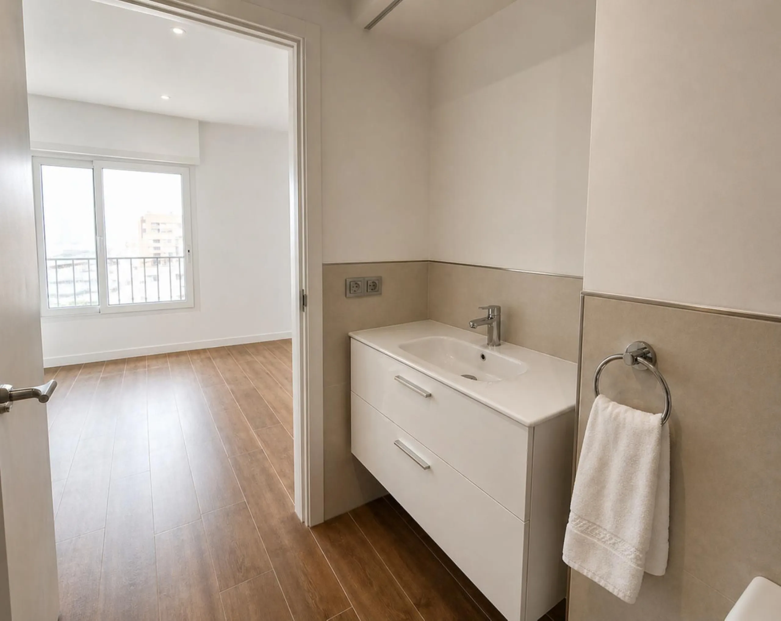 Recently Renovated 1-Bedroom Apartment with Stunning City, Sea, and Port Views