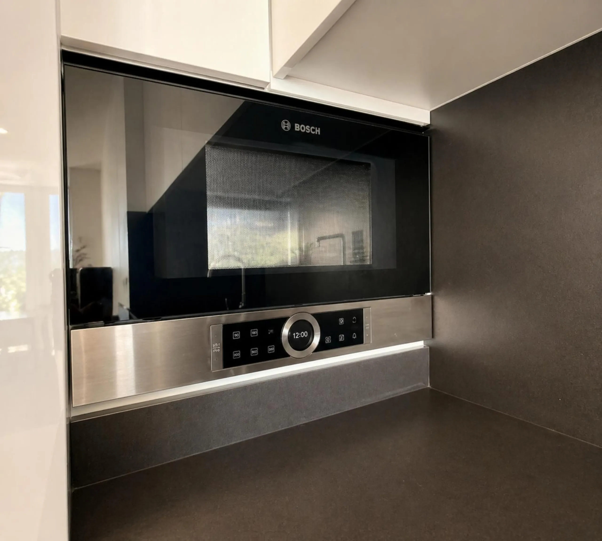 Recently Renovated 1-Bedroom Apartment with Stunning City, Sea, and Port Views