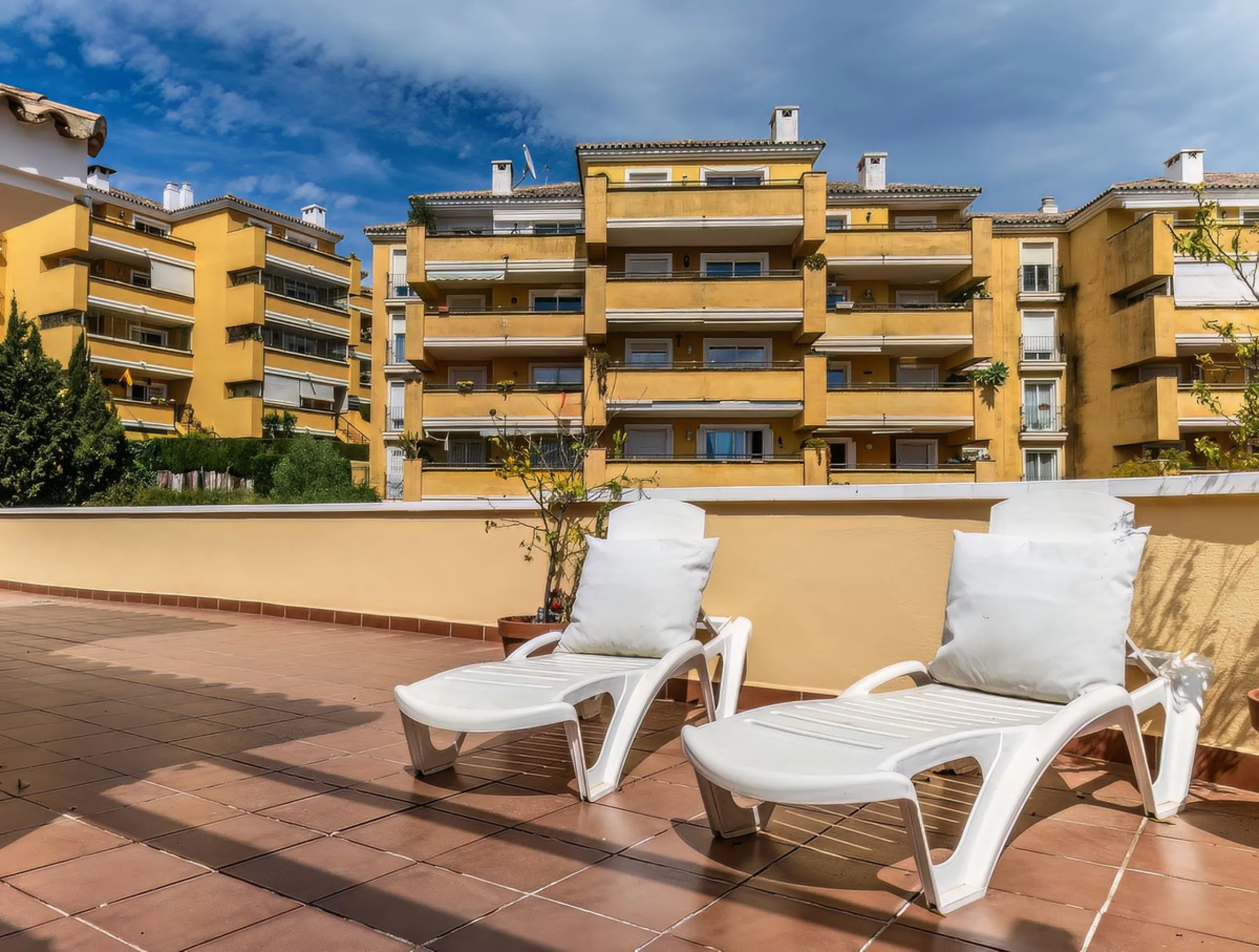 Penthouse with panoramic sea views in Riviera del Sol.