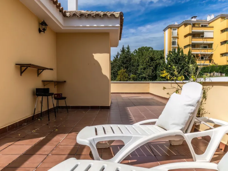 Penthouse with panoramic sea views in Riviera del Sol.