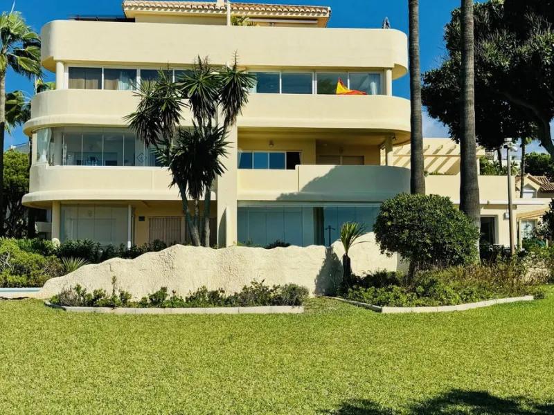Reduced Frontline beach apartment for sale in Elviria, Marbella.