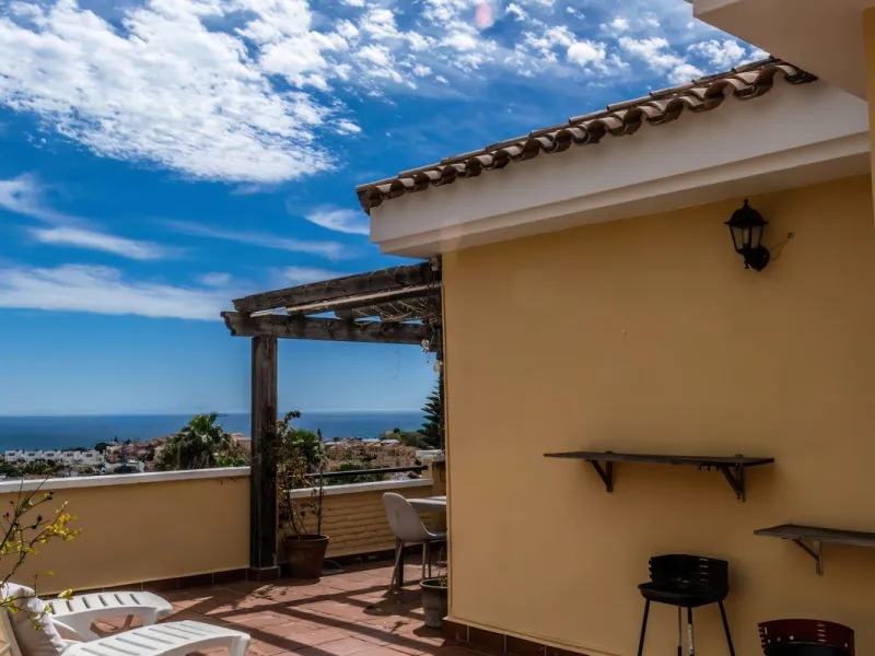 Penthouse with panoramic sea views in Riviera del Sol.