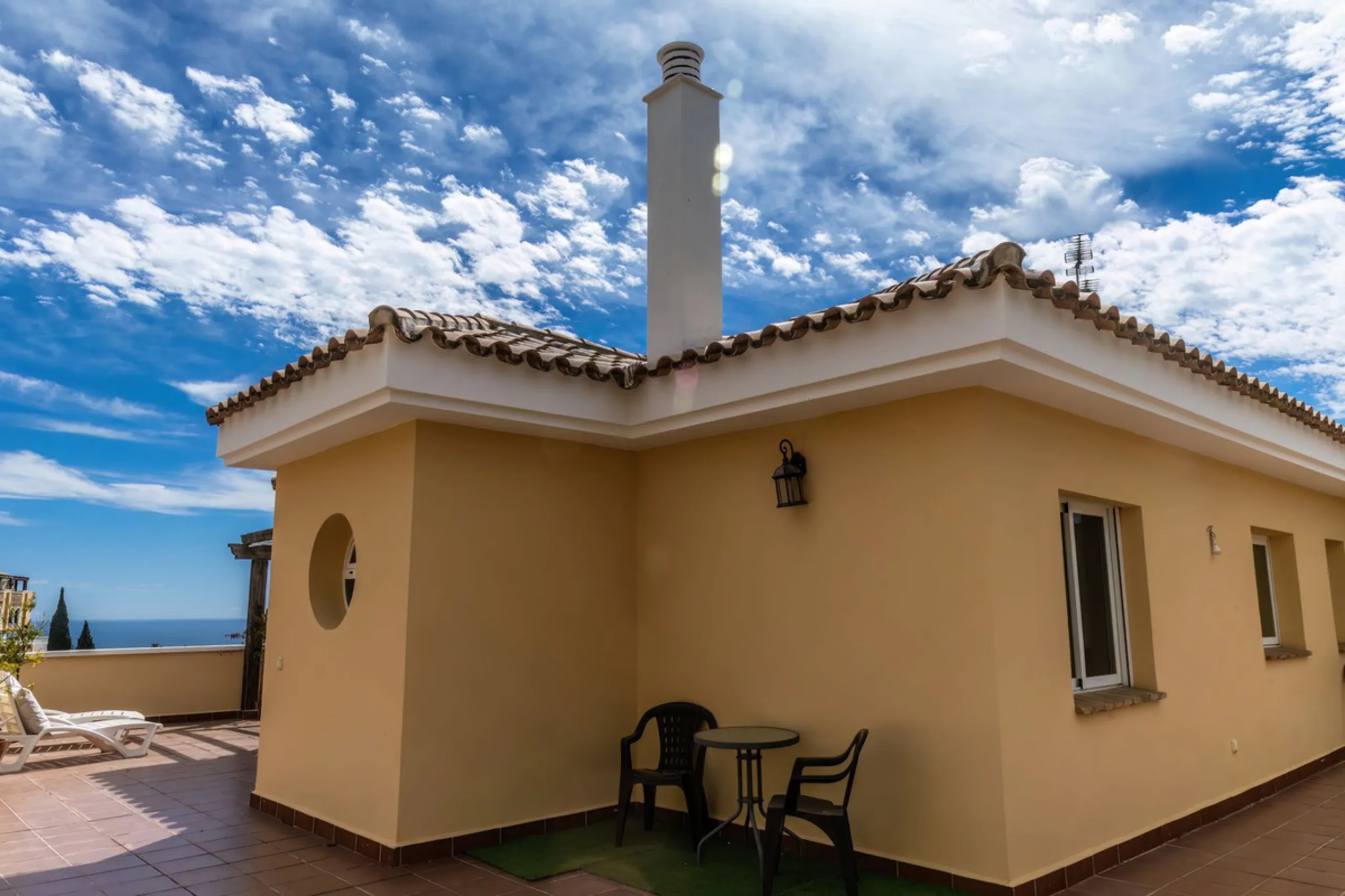Penthouse with panoramic sea views in Riviera del Sol.