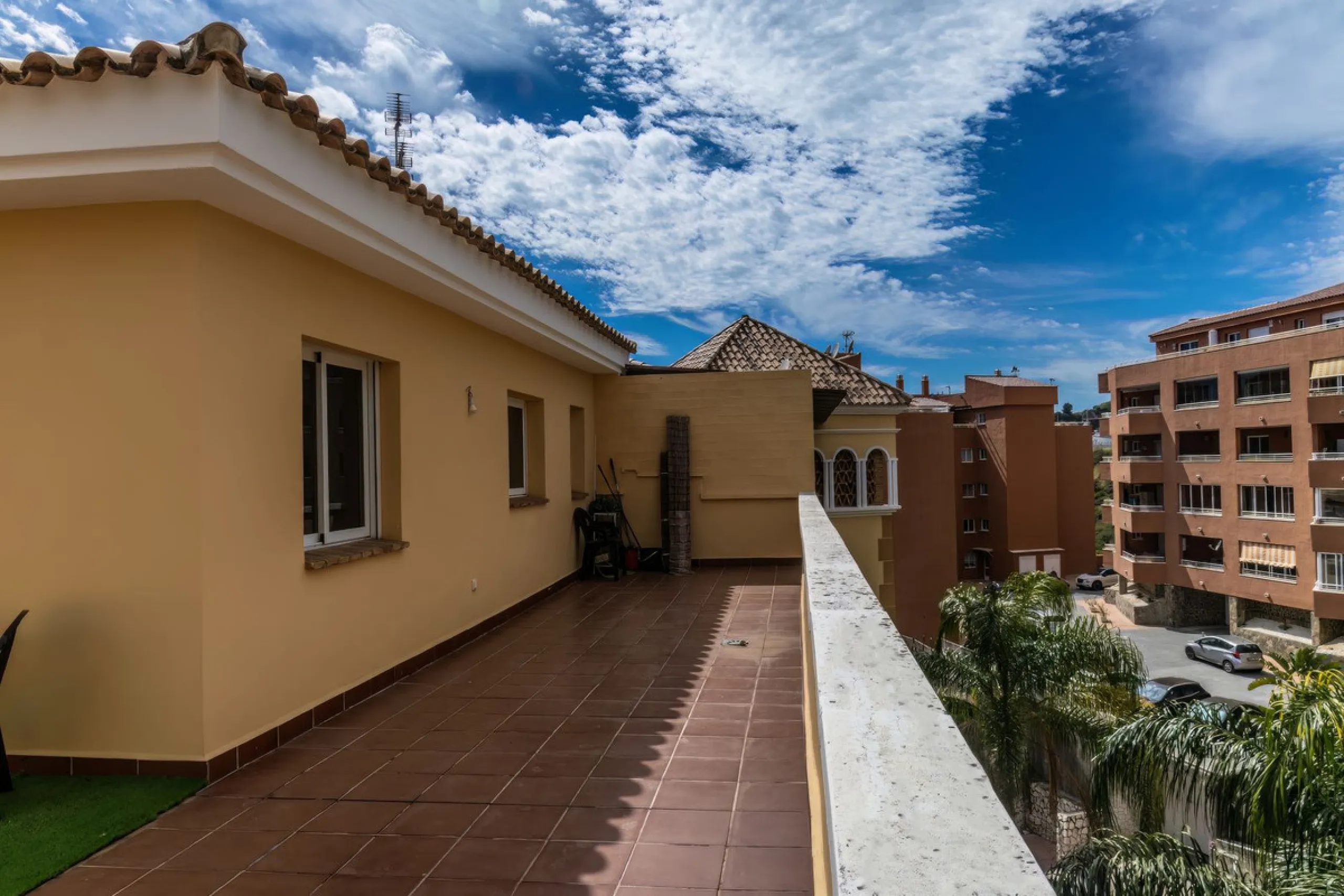 Penthouse with panoramic sea views in Riviera del Sol.