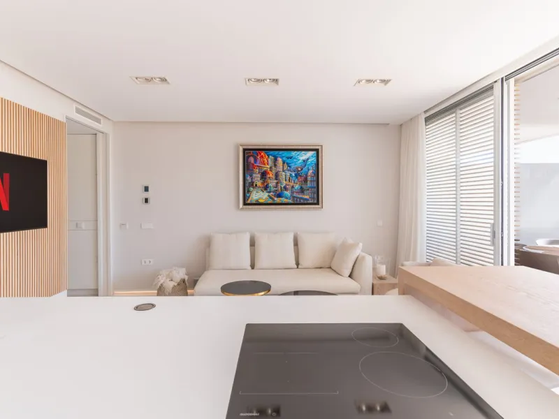 This stunning modern apartament is located in Estepona´s premier beachfront development, awarded with the first prize for 'Best Architecture Multiple Property' at the prestigious 'European Property Awards'. The lovely ground floor features spacious master