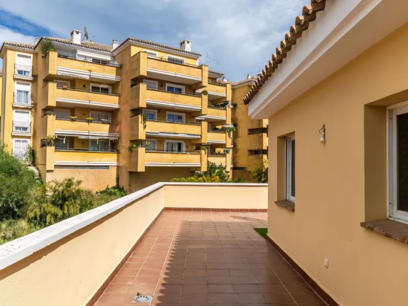 Penthouse with panoramic sea views in Riviera del Sol.