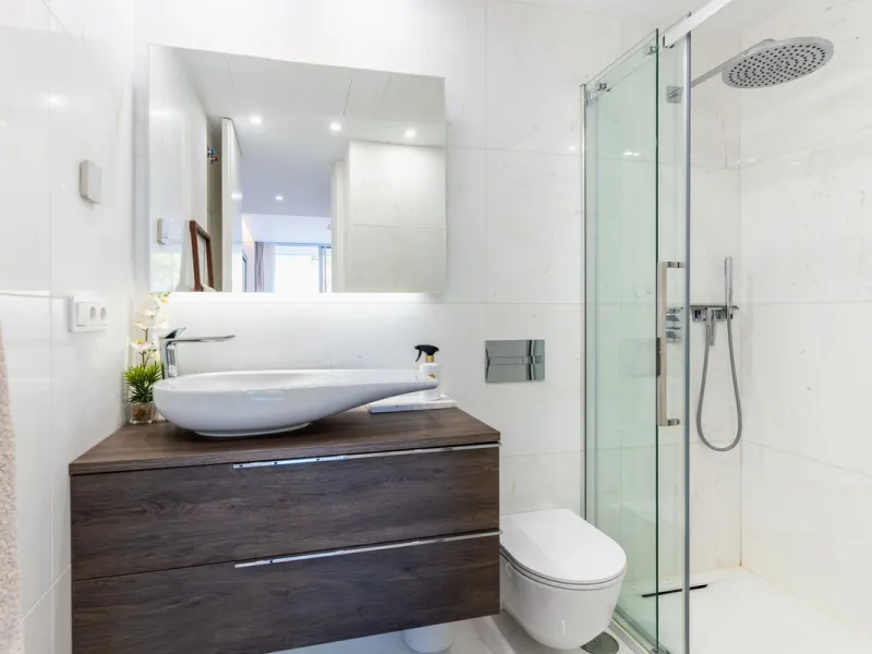This stunning modern apartament is located in Estepona´s premier beachfront development, awarded with the first prize for 'Best Architecture Multiple Property' at the prestigious 'European Property Awards'. The lovely ground floor features spacious master