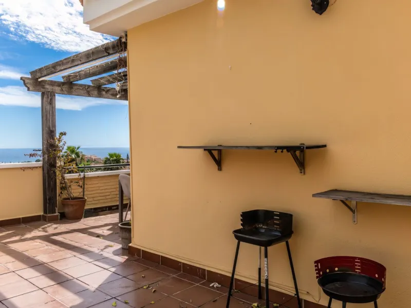 Penthouse with panoramic sea views in Riviera del Sol.