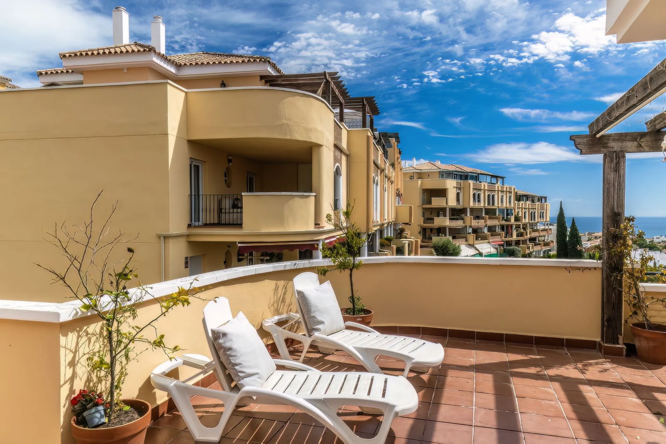 Penthouse with panoramic sea views in Riviera del Sol.