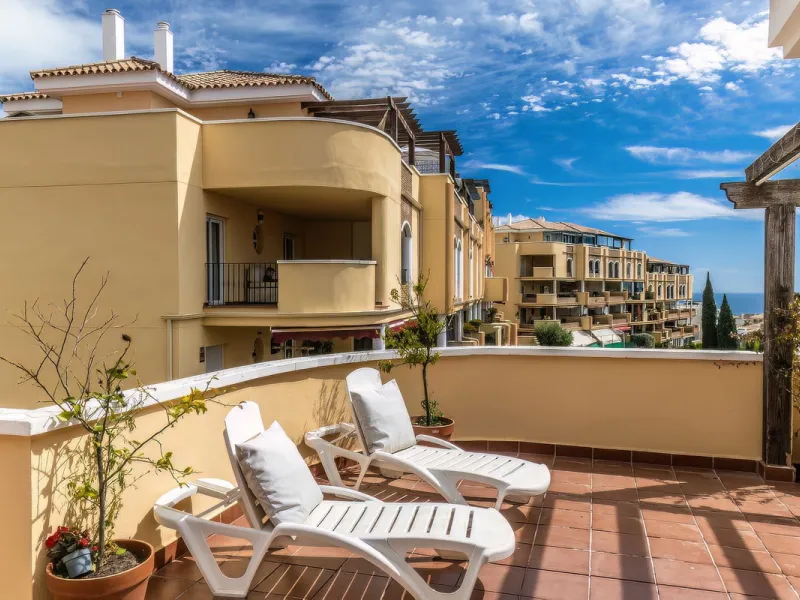 Penthouse with panoramic sea views in Riviera del Sol.