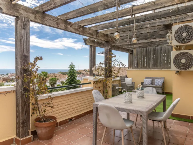 Penthouse with panoramic sea views in Riviera del Sol.