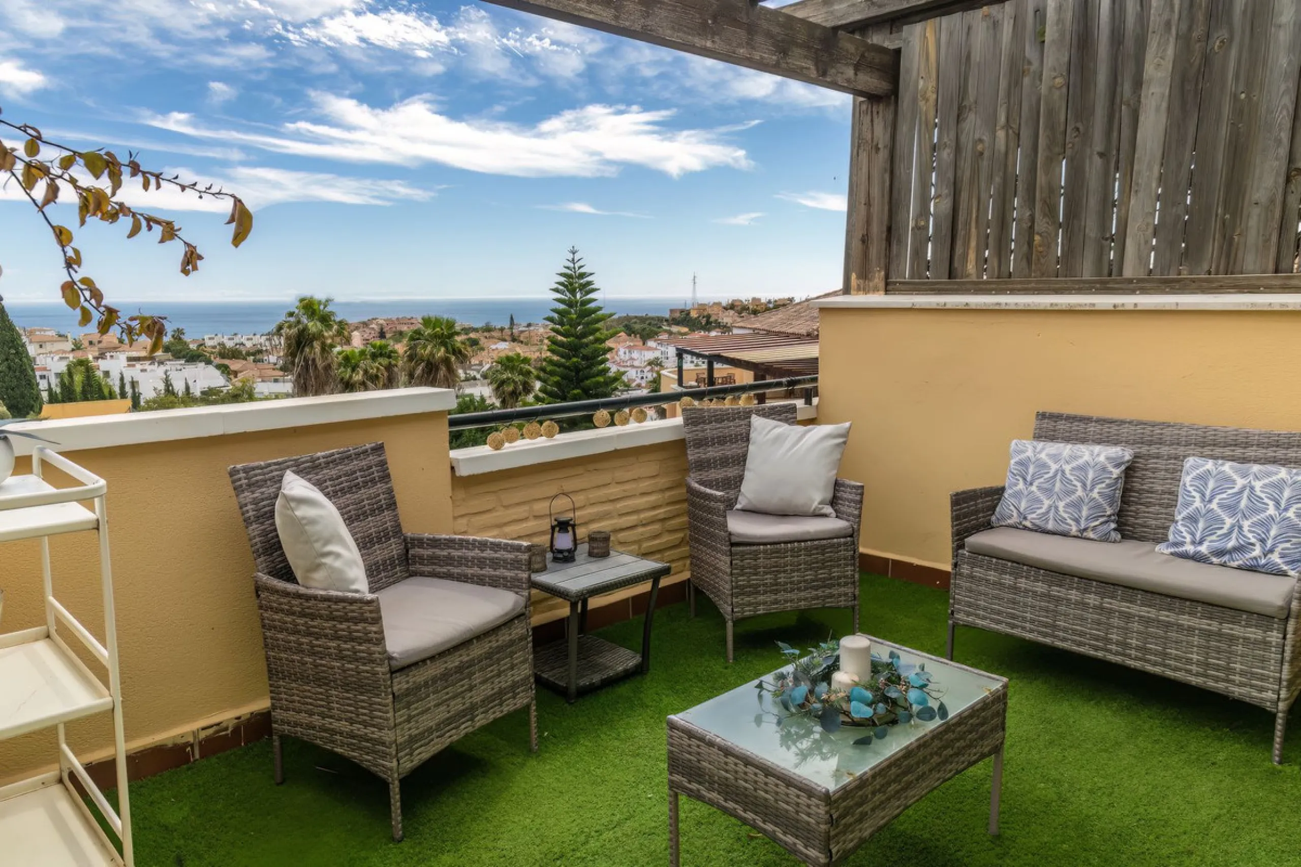 Penthouse with panoramic sea views in Riviera del Sol.