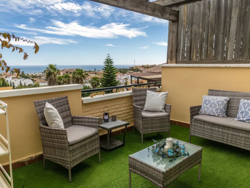 Penthouse with panoramic sea views in Riviera del Sol.