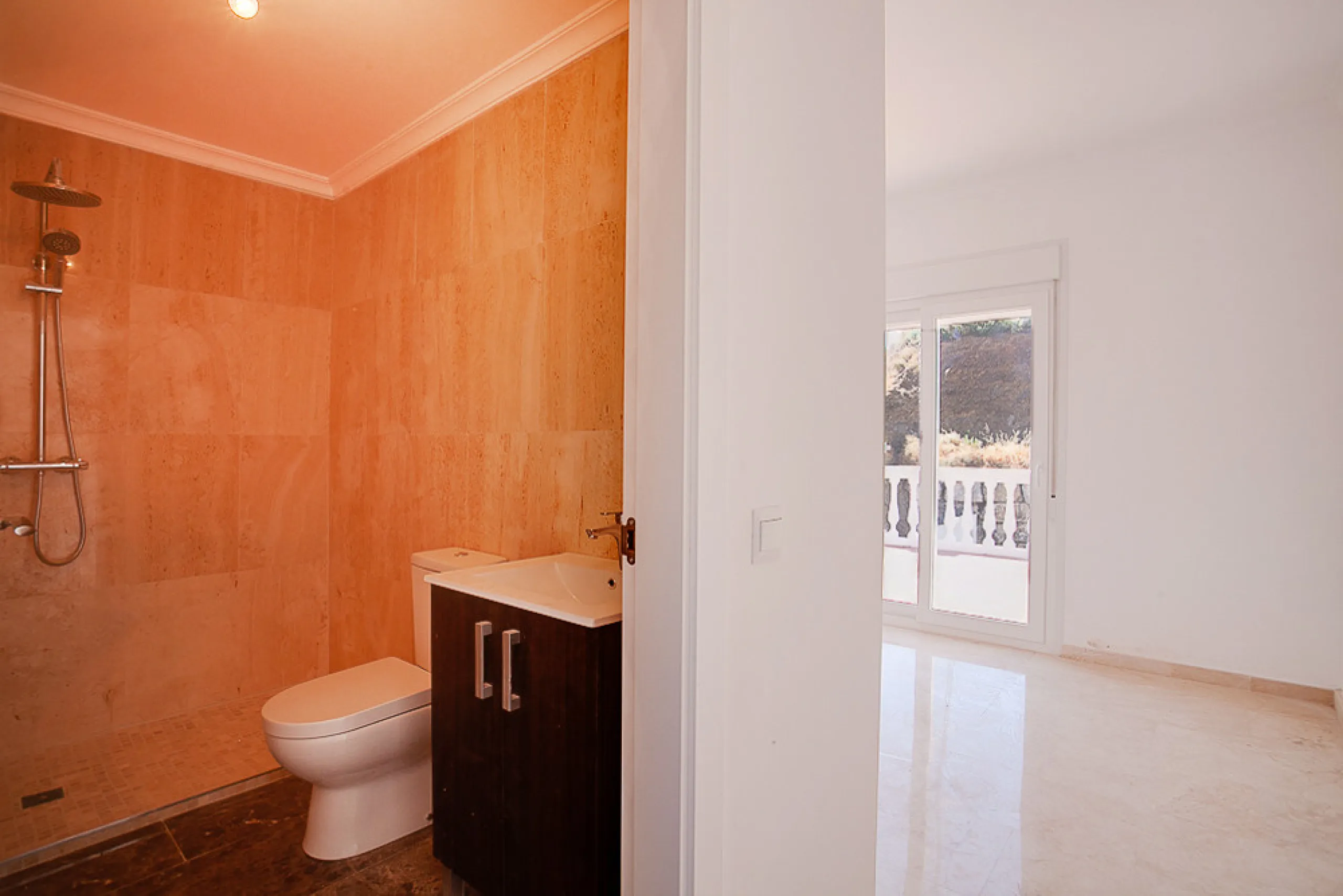 A small development of 4 houses in the hills behind Estepona but just a 10 minute drive to the centre and beaches.