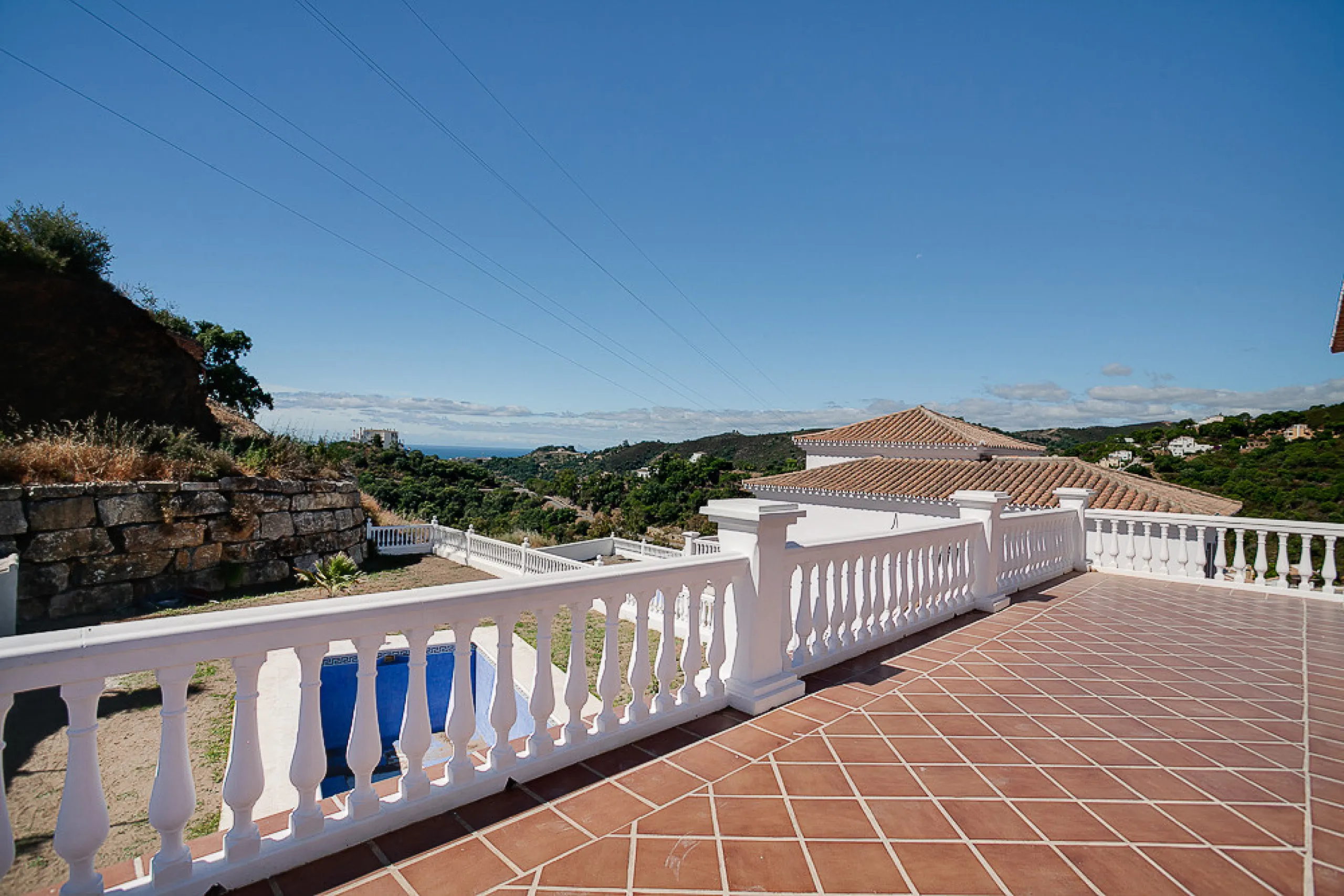 A small development of 4 houses in the hills behind Estepona but just a 10 minute drive to the centre and beaches.