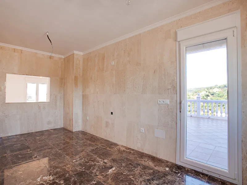 A small development of 4 houses in the hills behind Estepona but just a 10 minute drive to the centre and beaches.