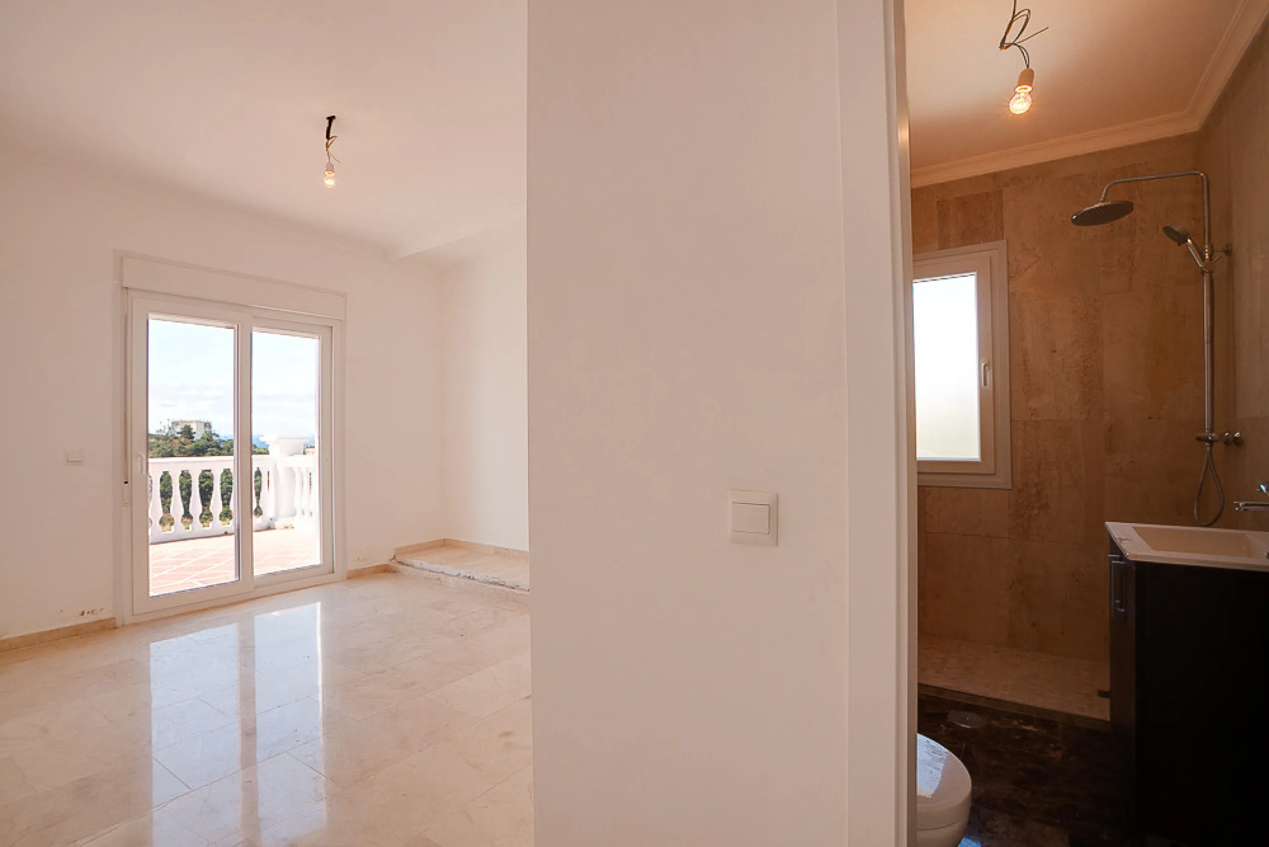 A small development of 4 houses in the hills behind Estepona but just a 10 minute drive to the centre and beaches.