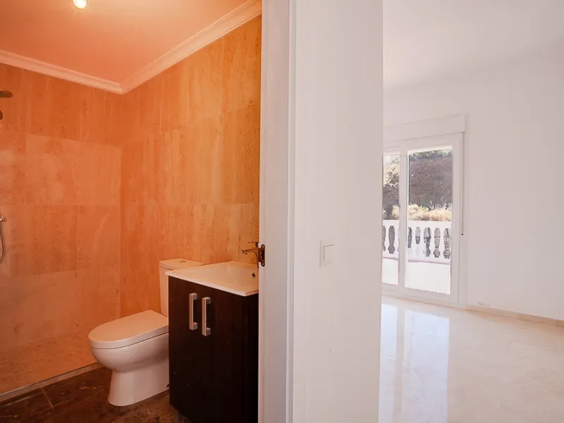 A small development of 4 houses in the hills behind Estepona but just a 10 minute drive to the centre and beaches.