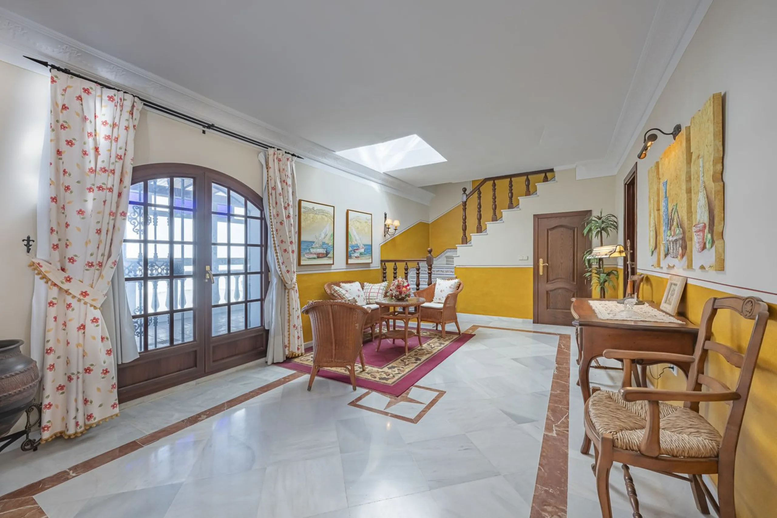 ???? Family Home with Unparalleled Panoramic Views – 321 m² built area, 145 m² garden, and 334 m² plot