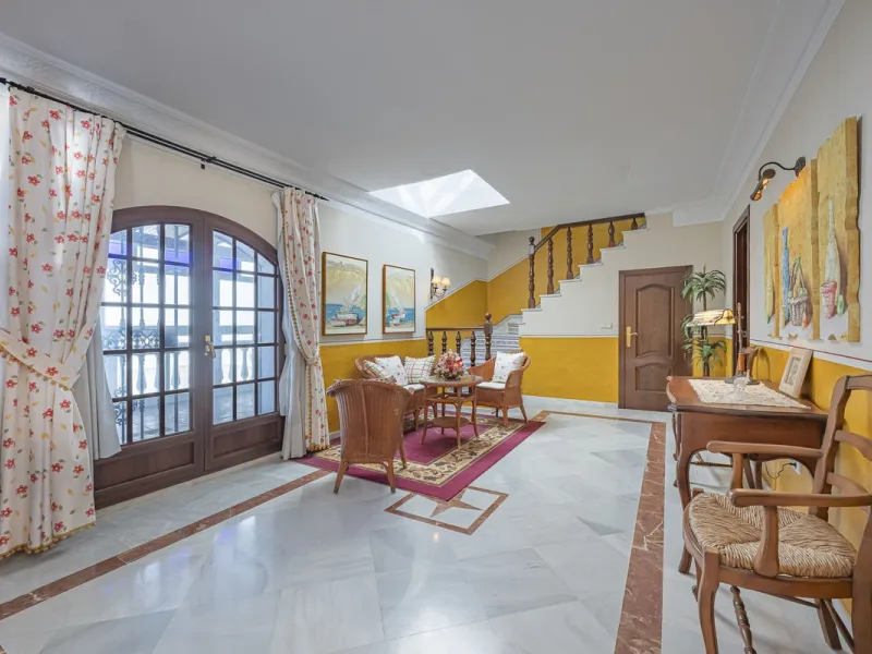 ???? Family Home with Unparalleled Panoramic Views – 321 m² built area, 145 m² garden, and 334 m² plot