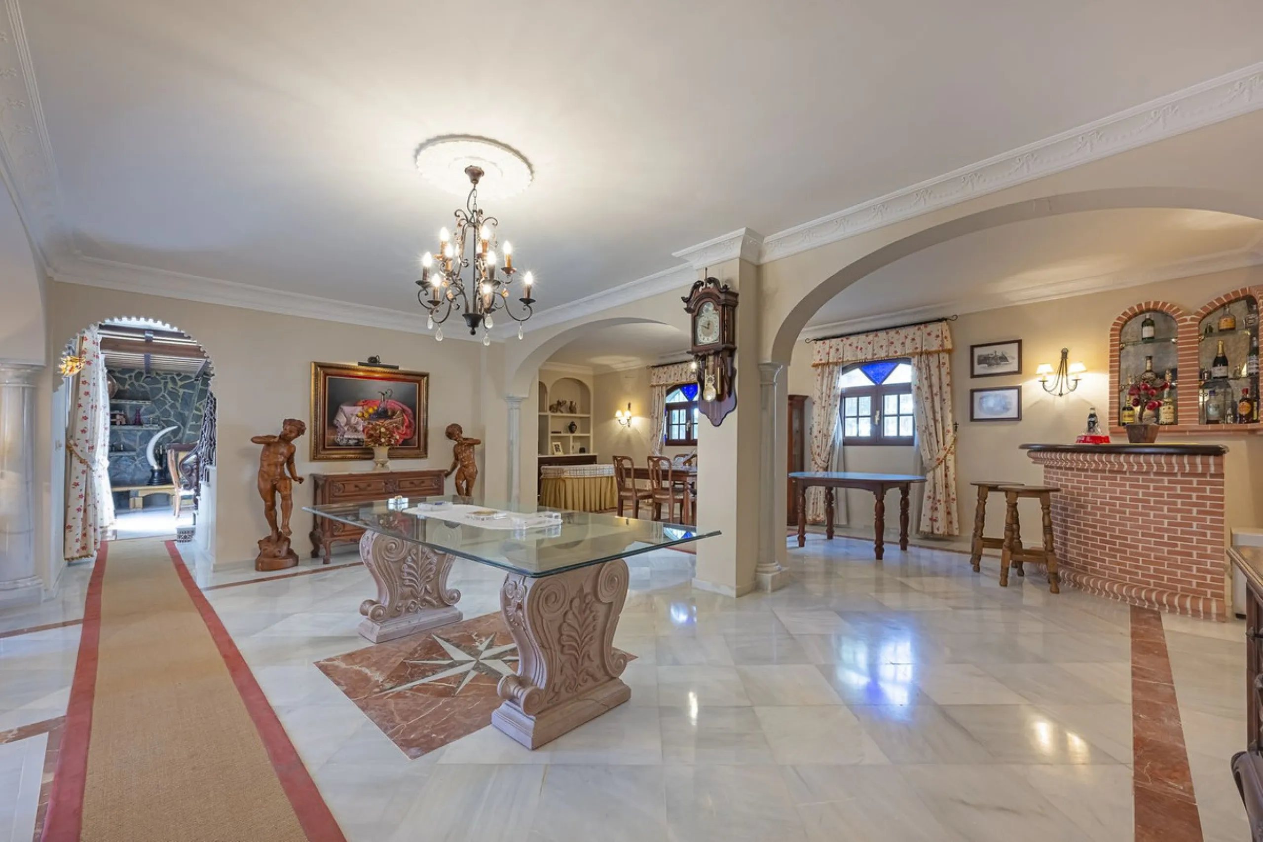 ???? Family Home with Unparalleled Panoramic Views – 321 m² built area, 145 m² garden, and 334 m² plot