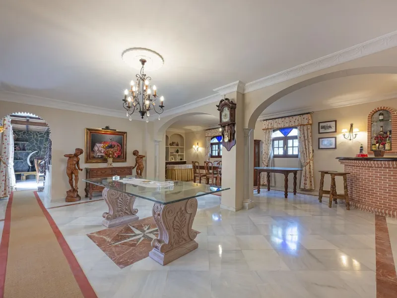 ???? Family Home with Unparalleled Panoramic Views – 321 m² built area, 145 m² garden, and 334 m² plot
