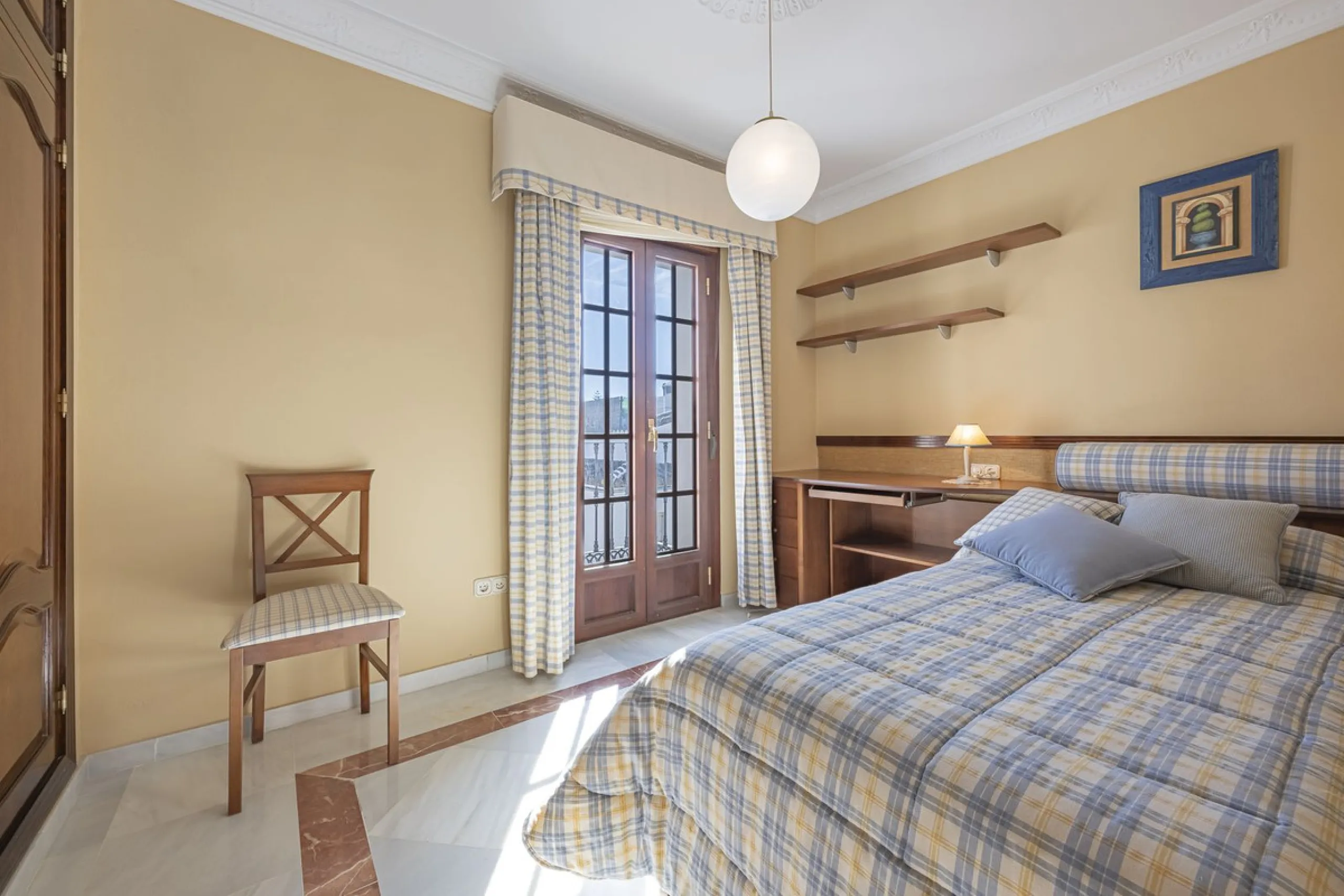 ???? Family Home with Unparalleled Panoramic Views – 321 m² built area, 145 m² garden, and 334 m² plot