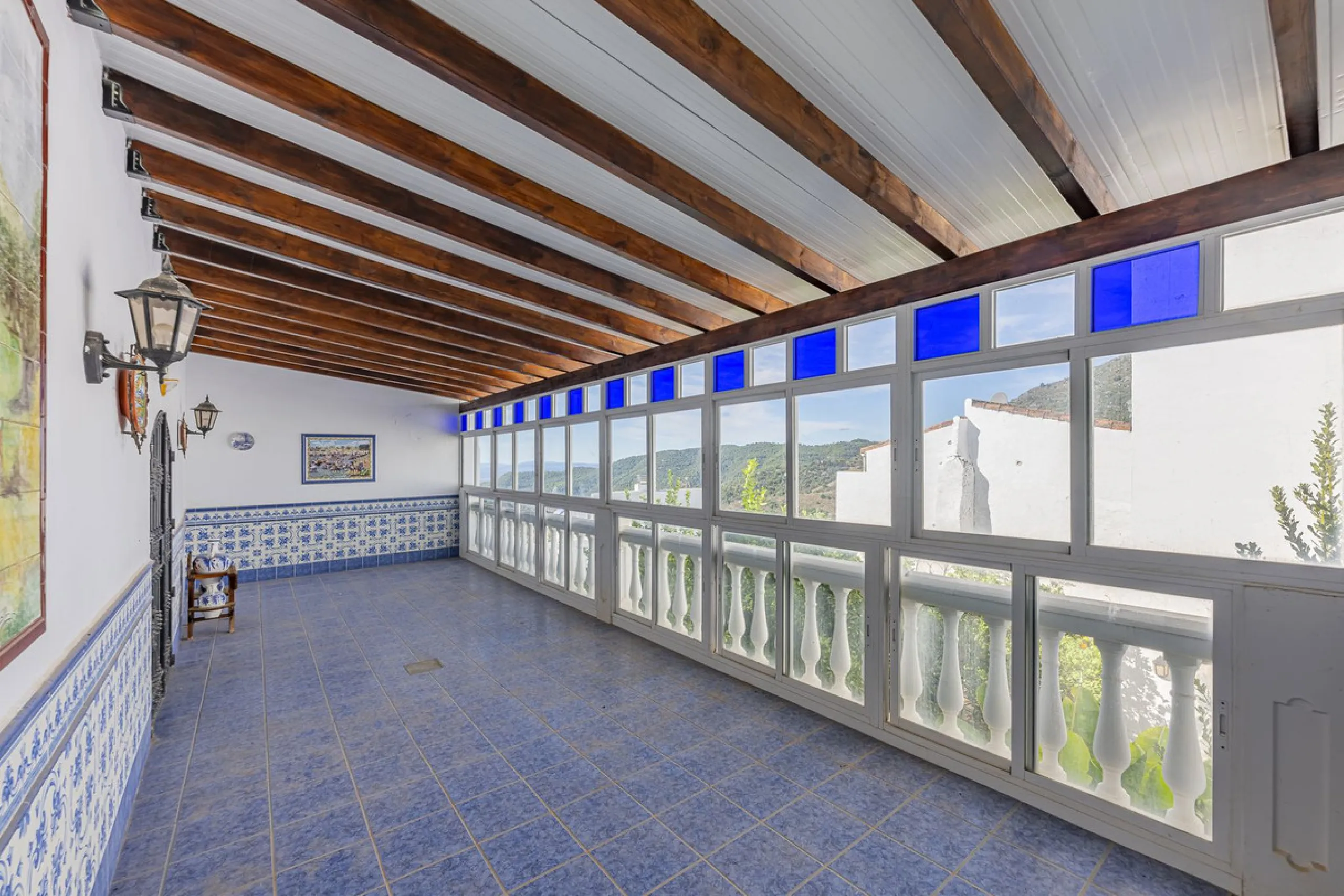 ???? Family Home with Unparalleled Panoramic Views – 321 m² built area, 145 m² garden, and 334 m² plot