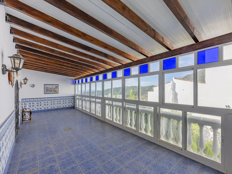 ???? Family Home with Unparalleled Panoramic Views – 321 m² built area, 145 m² garden, and 334 m² plot