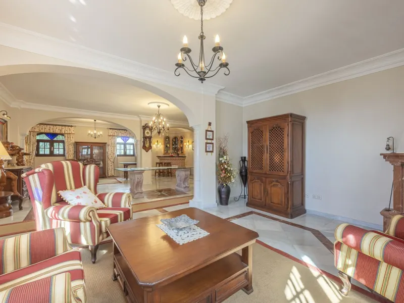 ???? Family Home with Unparalleled Panoramic Views – 321 m² built area, 145 m² garden, and 334 m² plot