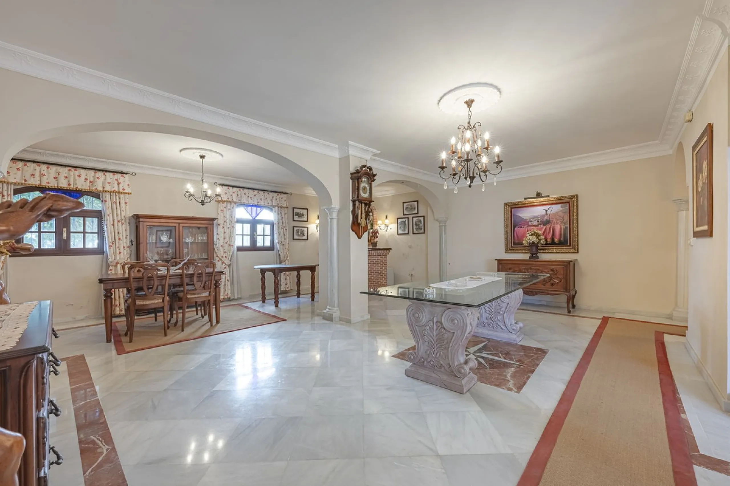 ???? Family Home with Unparalleled Panoramic Views – 321 m² built area, 145 m² garden, and 334 m² plot