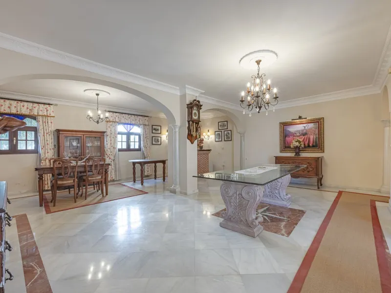 ???? Family Home with Unparalleled Panoramic Views – 321 m² built area, 145 m² garden, and 334 m² plot