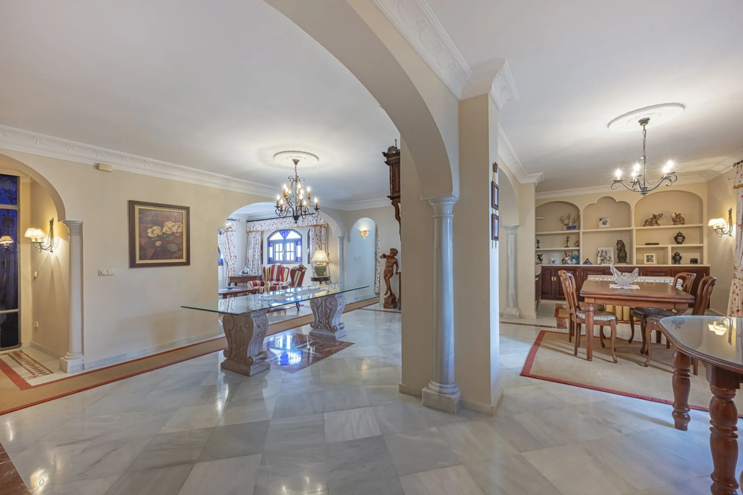 ???? Family Home with Unparalleled Panoramic Views – 321 m² built area, 145 m² garden, and 334 m² plot