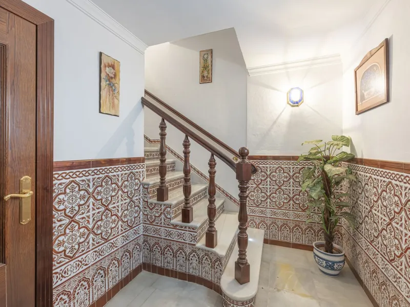 ???? Family Home with Unparalleled Panoramic Views – 321 m² built area, 145 m² garden, and 334 m² plot