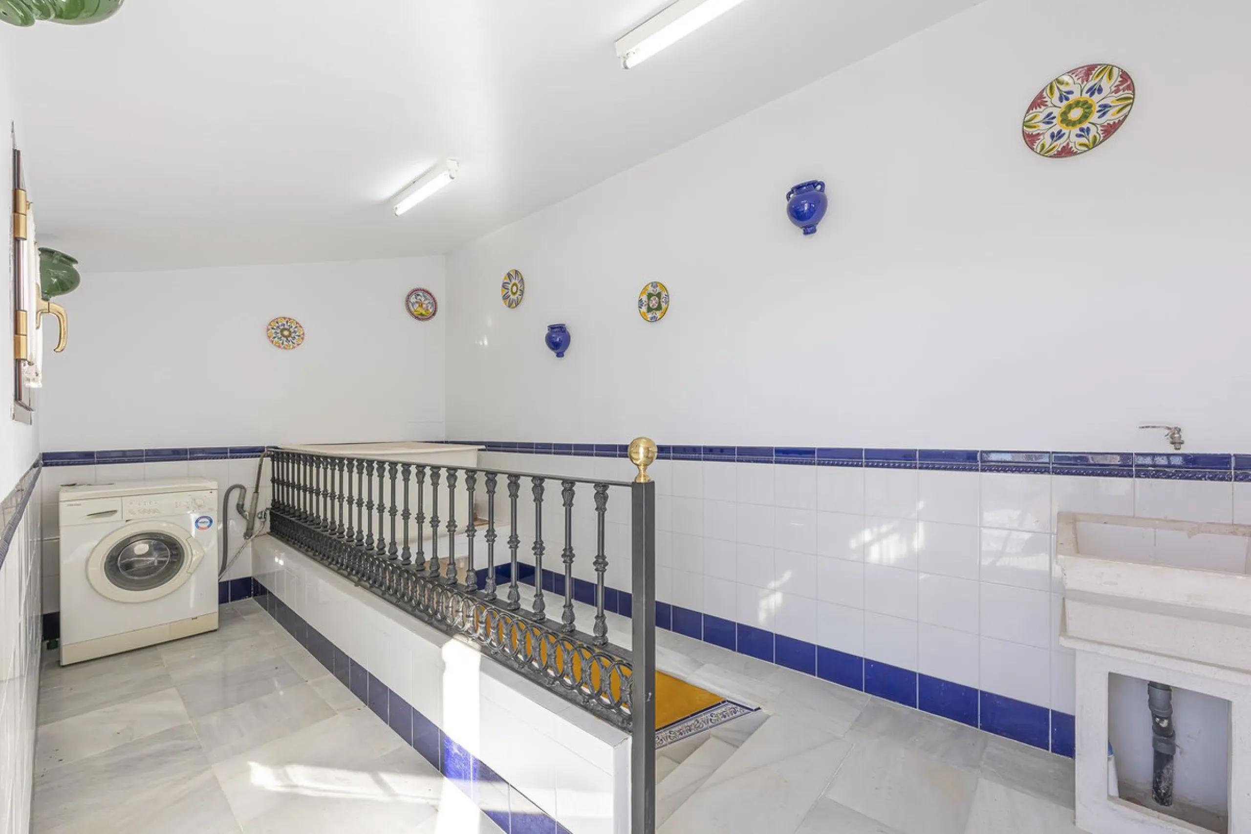 ???? Family Home with Unparalleled Panoramic Views – 321 m² built area, 145 m² garden, and 334 m² plot
