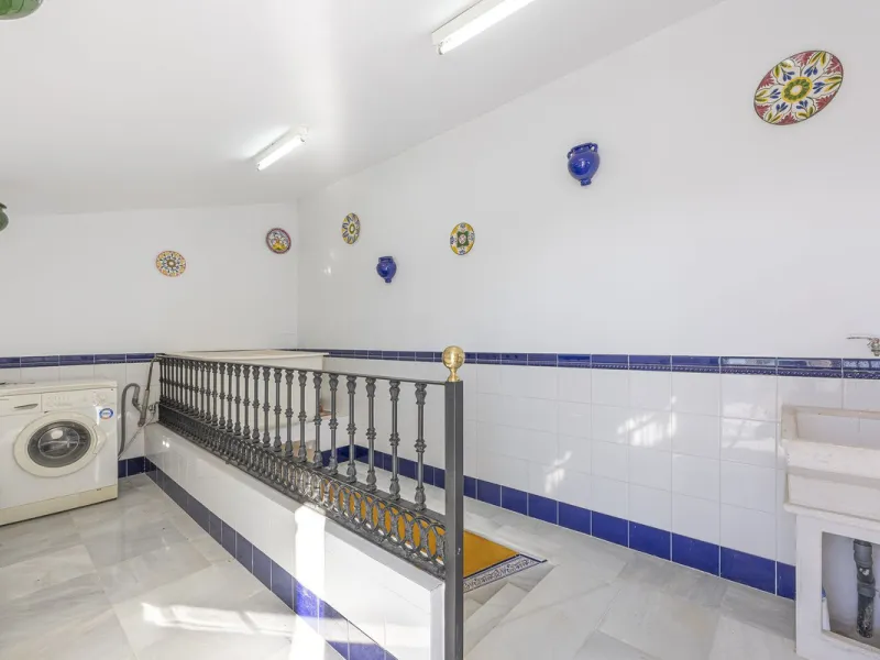 ???? Family Home with Unparalleled Panoramic Views – 321 m² built area, 145 m² garden, and 334 m² plot