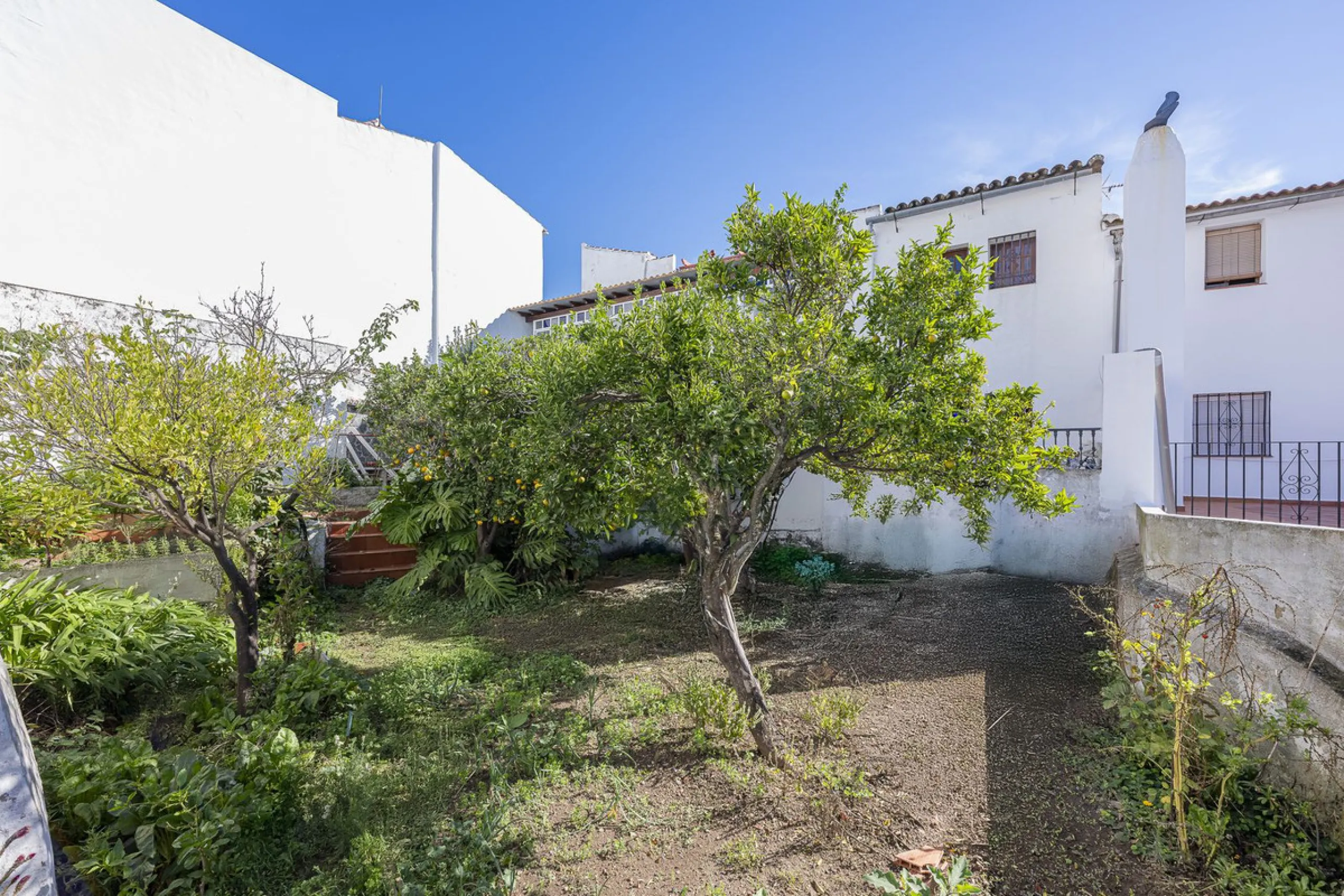 ???? Family Home with Unparalleled Panoramic Views – 321 m² built area, 145 m² garden, and 334 m² plot