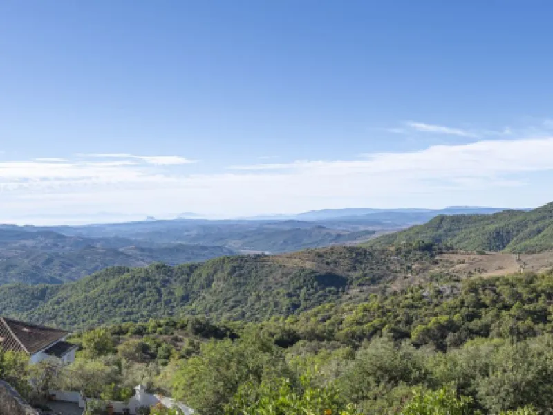 ???? Family Home with Unparalleled Panoramic Views – 321 m² built area, 145 m² garden, and 334 m² plot