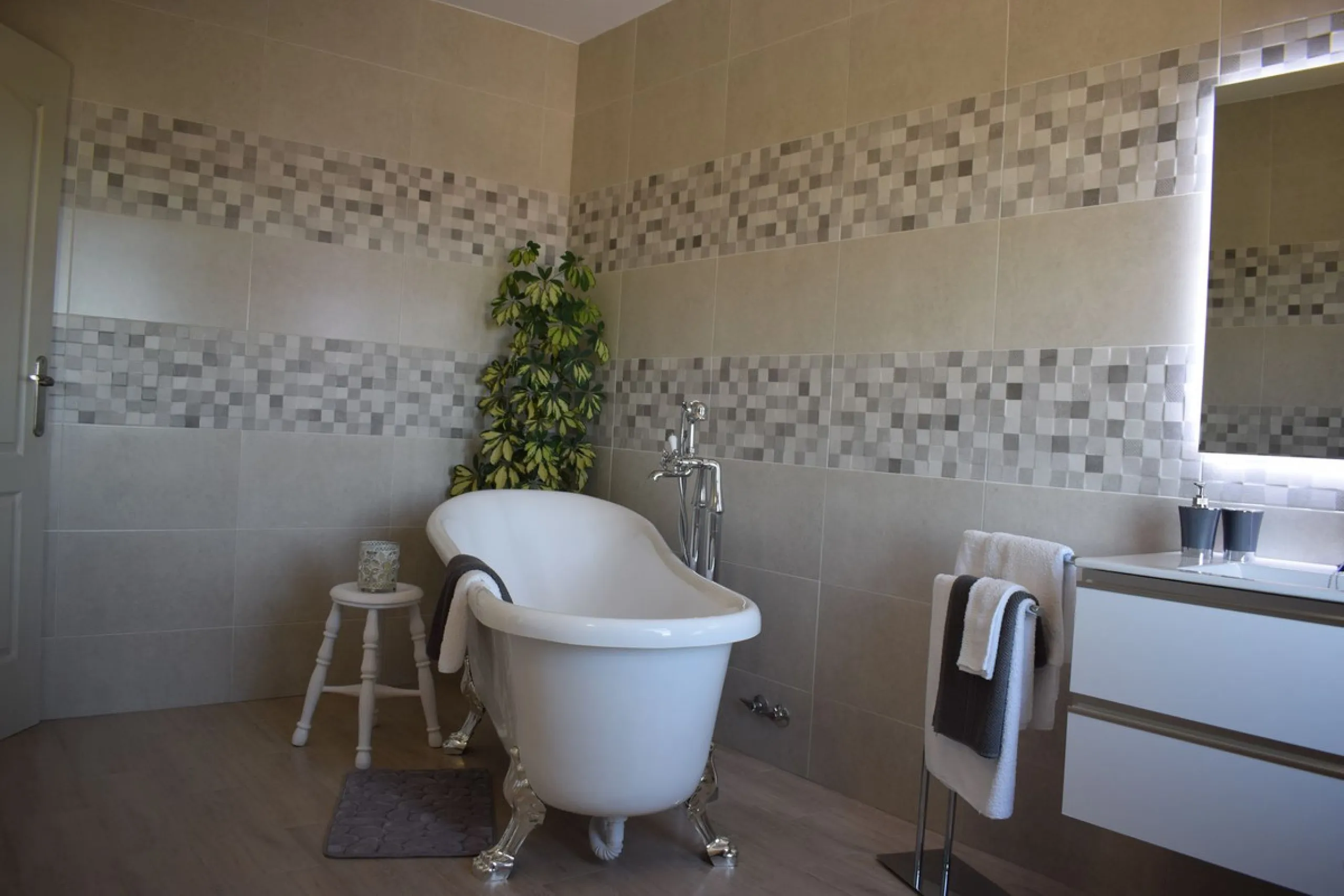 Incredible Cortijo 1h away from Ronda, a fabulous family home and rental business.