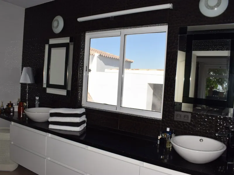 Incredible Cortijo 1h away from Ronda, a fabulous family home and rental business.