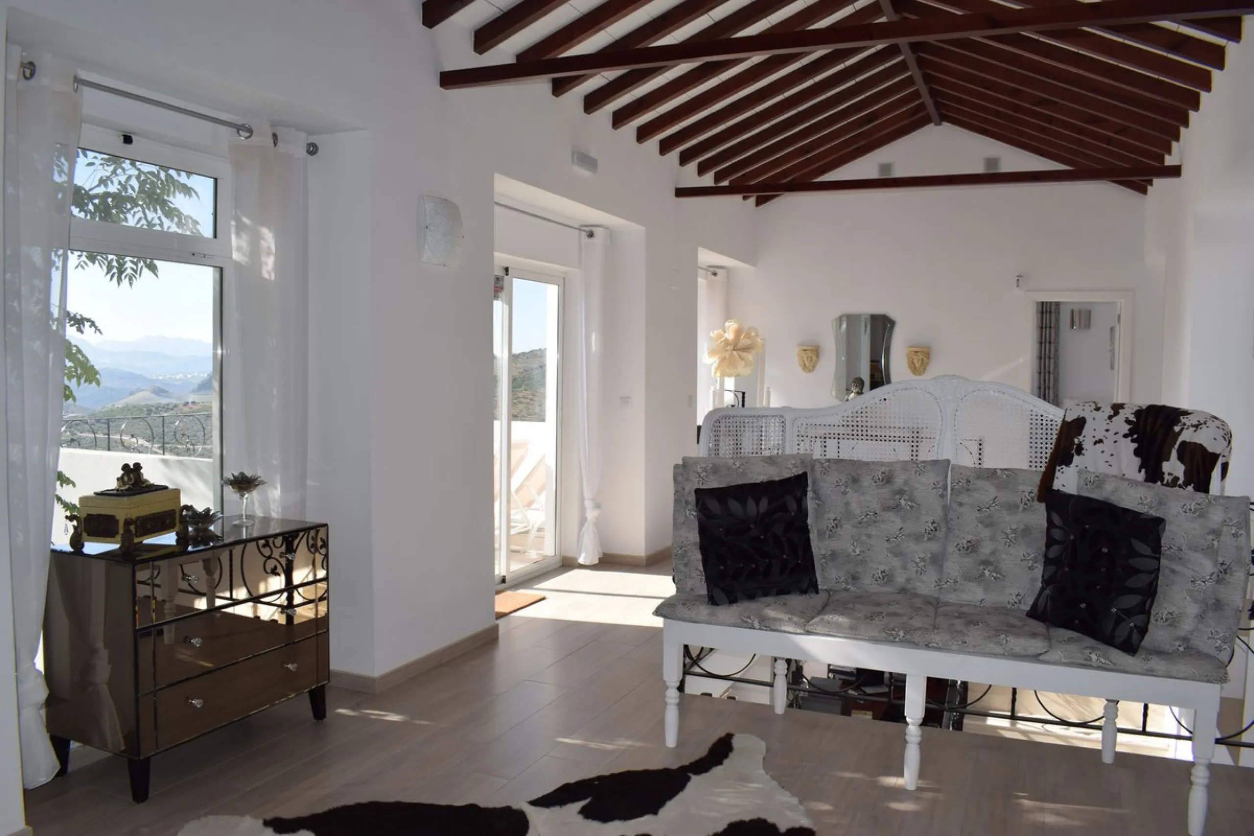 Incredible Cortijo 1h away from Ronda, a fabulous family home and rental business.