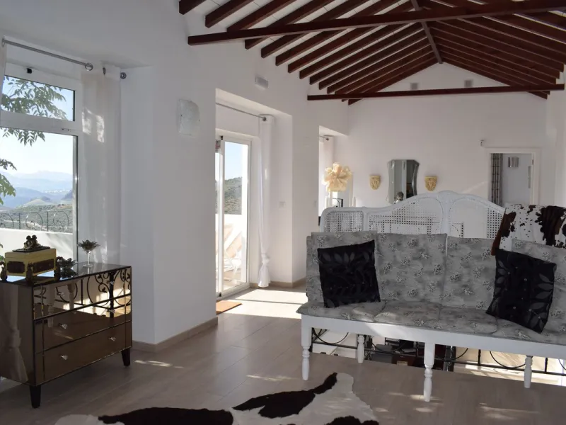 Incredible Cortijo 1h away from Ronda, a fabulous family home and rental business.