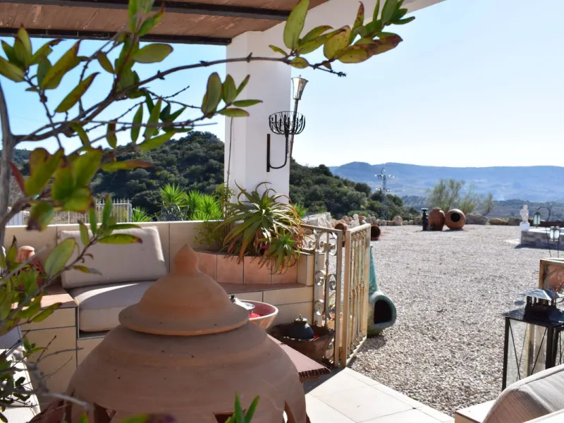 Incredible Cortijo 1h away from Ronda, a fabulous family home and rental business.