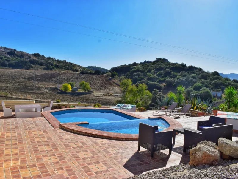 Incredible Cortijo 1h away from Ronda, a fabulous family home and rental business.