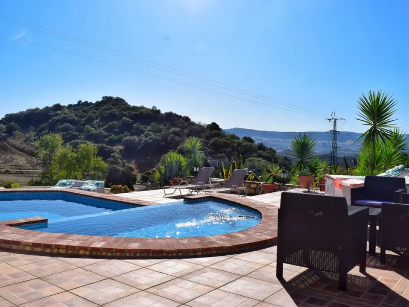 Incredible Cortijo 1h away from Ronda, a fabulous family home and rental business.