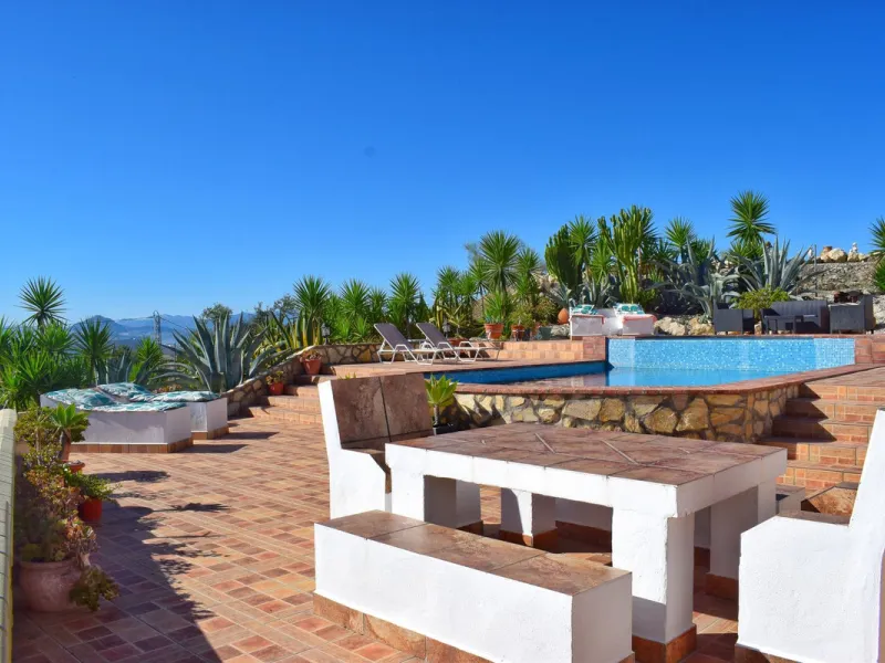 Incredible Cortijo 1h away from Ronda, a fabulous family home and rental business.
