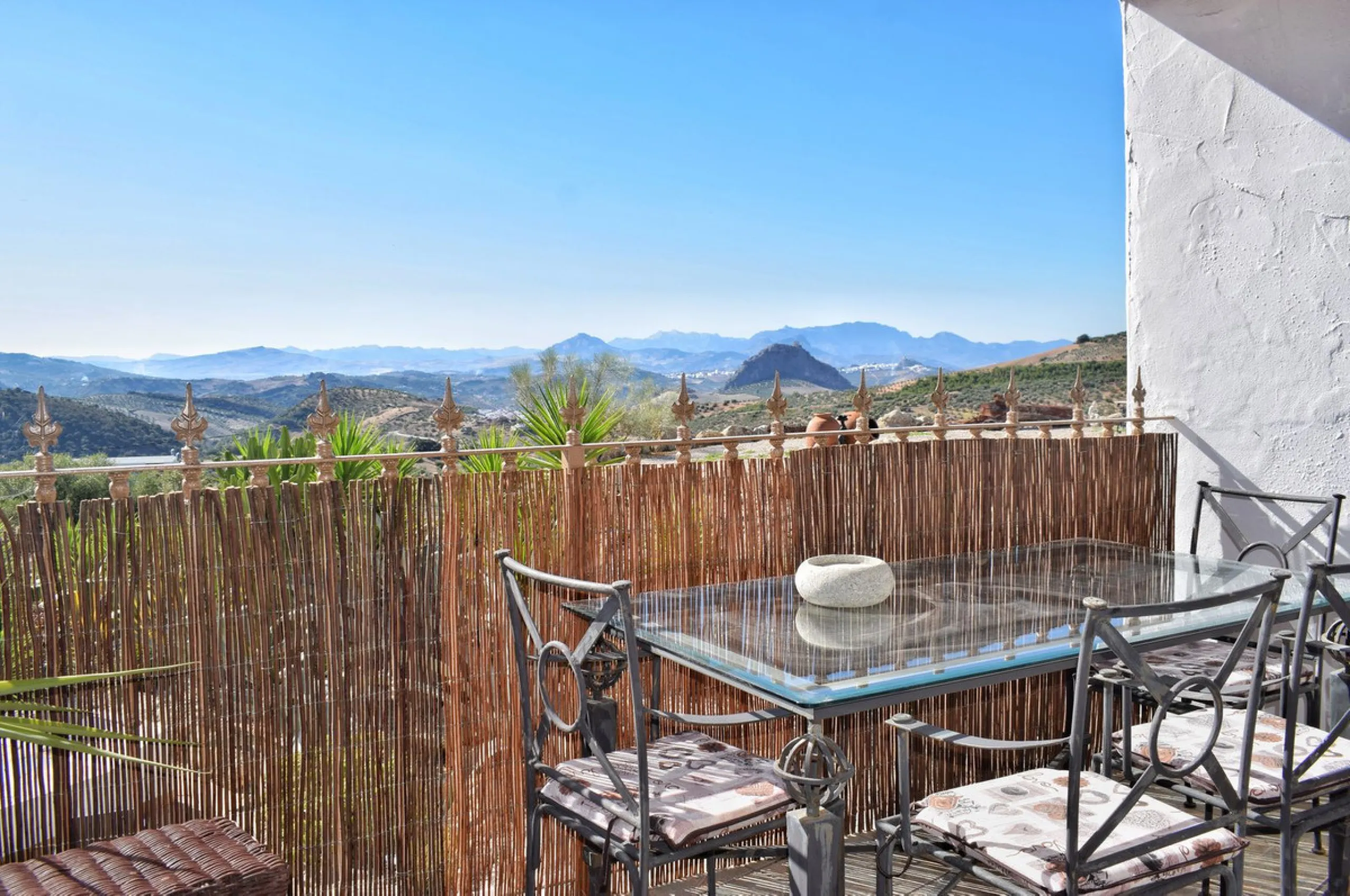 Incredible Cortijo 1h away from Ronda, a fabulous family home and rental business.